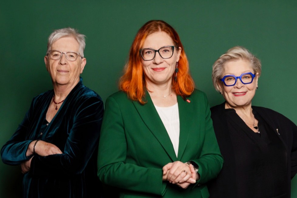 Kuvassa PAMin historian kolme puheenjohtajaa katsoo kameraan.