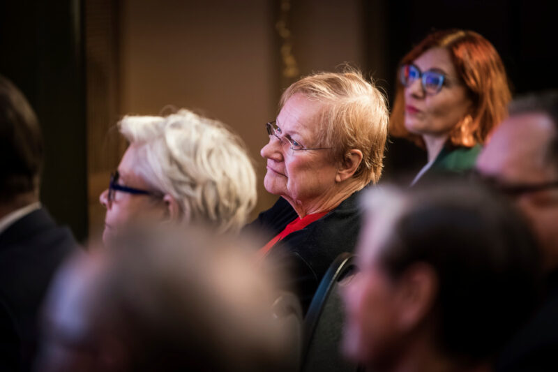 PAMin entinen pj. Ann Selin, presidentti Tarja Halonen ja PAMin pj. Annika Rönni-Sällinen