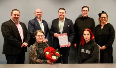 MeiraNovan henkilöitä ryhmäkuvassa.