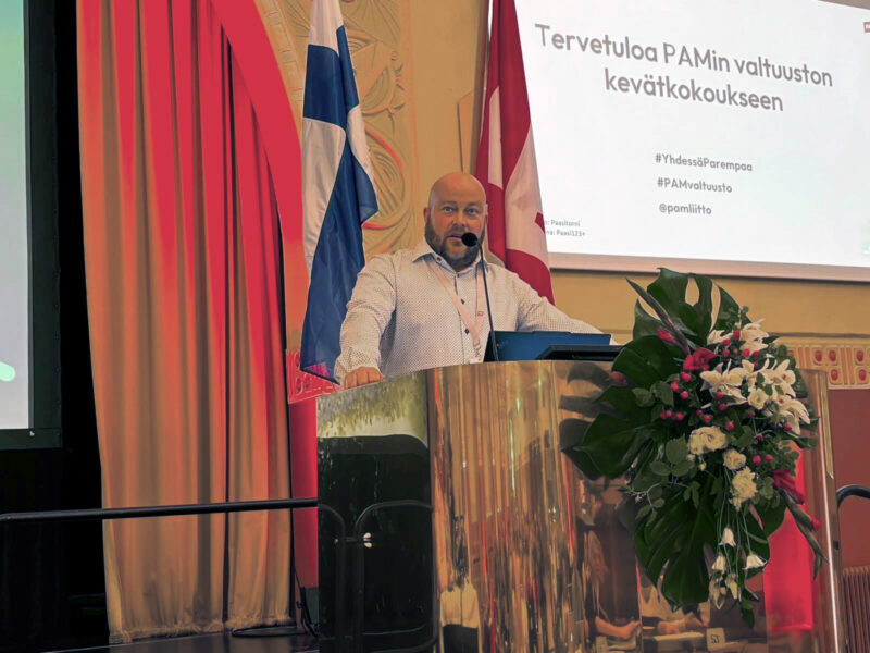Valtuuston puheenjohtaja Sami Viitasaari